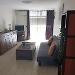 Un Appartement Dans Une Residence Calme Avec Piscine