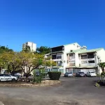 Un Appartement Dans Une Residence Calme Avec Piscine