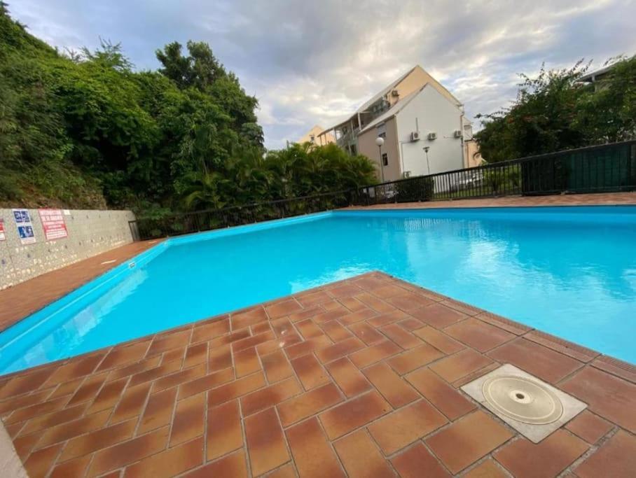 Appartement Un Dans Calme Avec Piscine